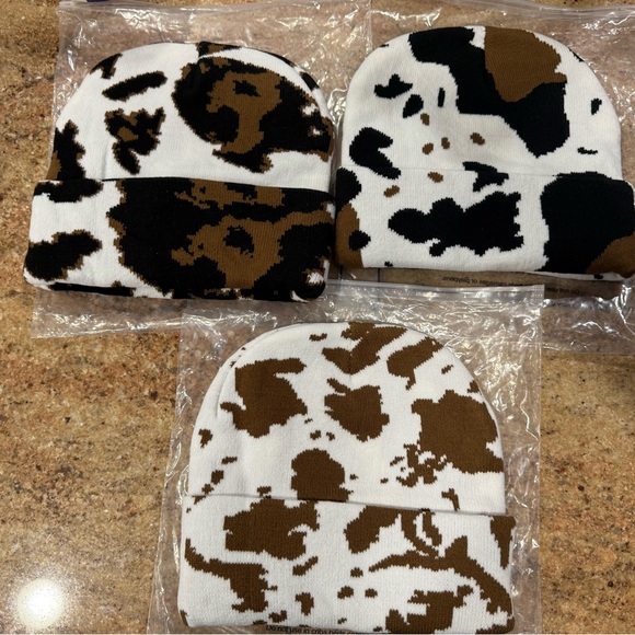 New In Bag Lot Of 3 Carharrt Camo Brown Black White Beanies Great Stocking Stuff - Picture 2 of 8